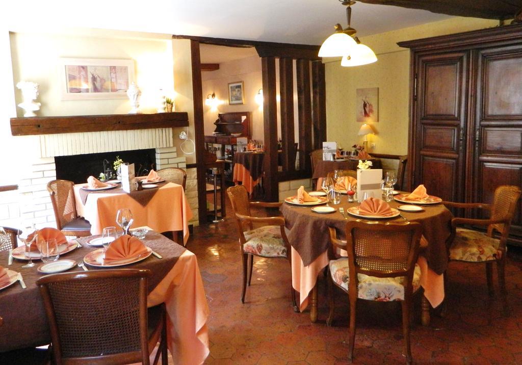 Hotel Restaurant Le Cygne Conches-en-Ouche Экстерьер фото