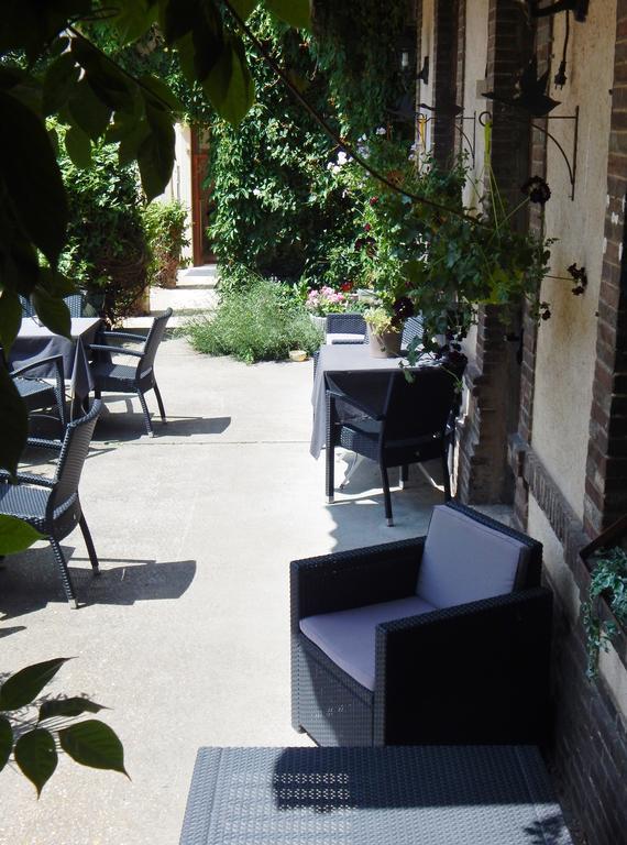 Hotel Restaurant Le Cygne Conches-en-Ouche Экстерьер фото
