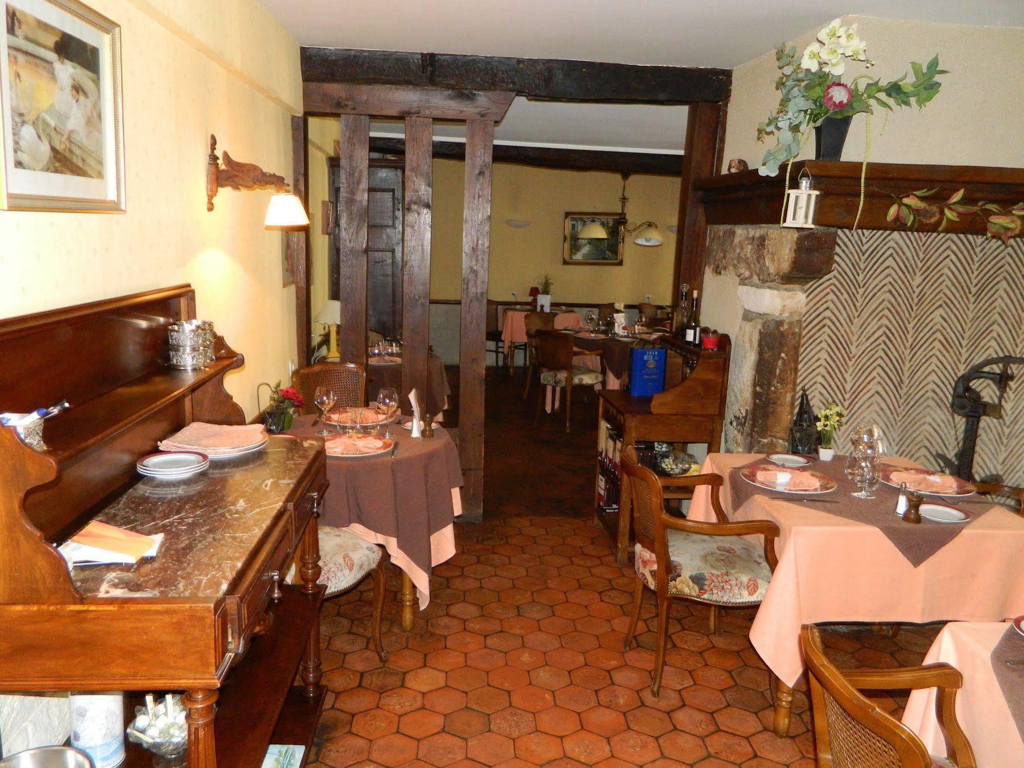 Hotel Restaurant Le Cygne Conches-en-Ouche Экстерьер фото