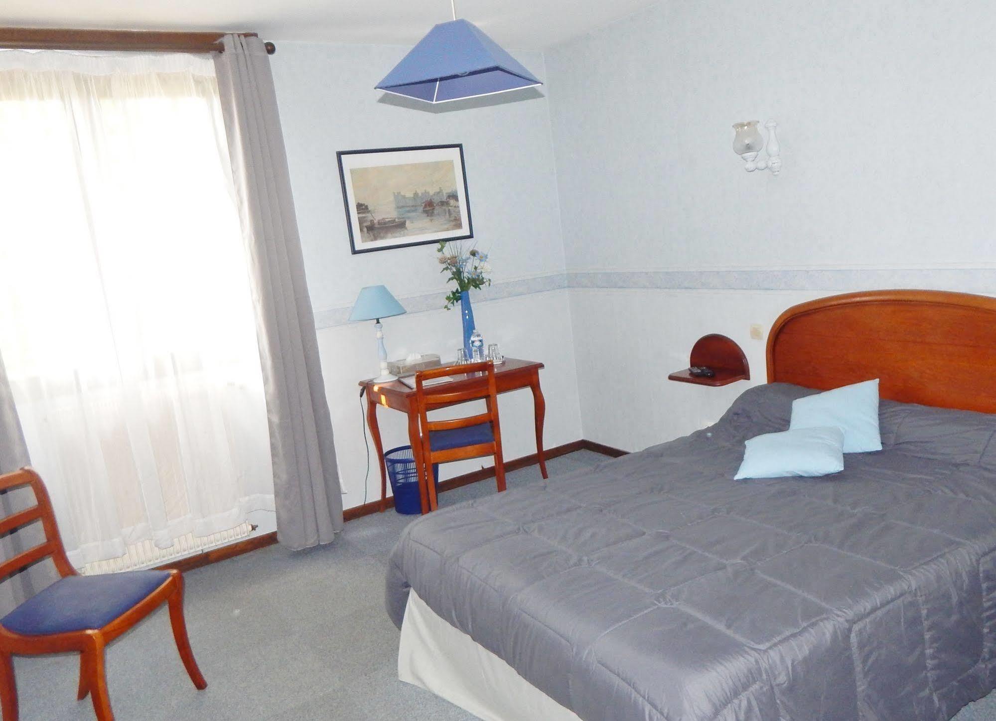 Hotel Restaurant Le Cygne Conches-en-Ouche Экстерьер фото